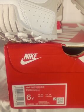 Nike Kids' Shox R4 White/Grey Athletic Shoes - Youth 6Y